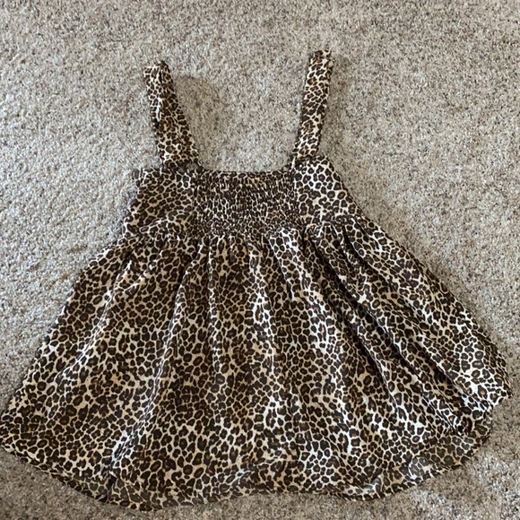 New worn once leopard tank shirt, smocked back, button front, adjustable straps - Picture 5 of 6